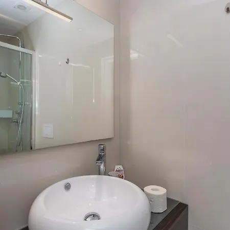 Apartment Lovely In With Wifi *
